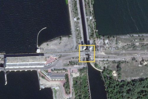 Ukraine phá hủy hàng loạt cây cầu ở Kherson, Nga đe dọa cắt nguồn cung khí đốt