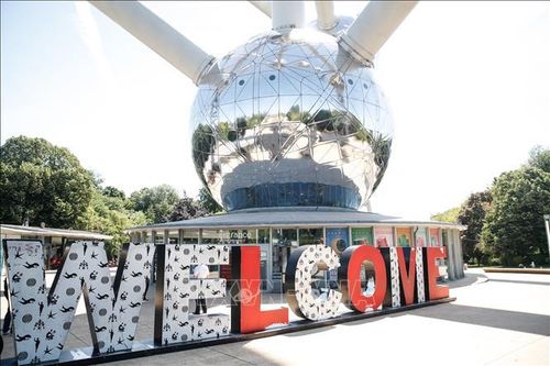 Tượng đài Atomium ở Bỉ thu hút lượng khách kỷ lục