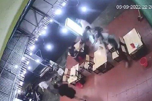 Làm rõ vụ nhóm thanh niên bịt mặt lao vào đập phá quán lẩu nướng ở Đắk Lắk