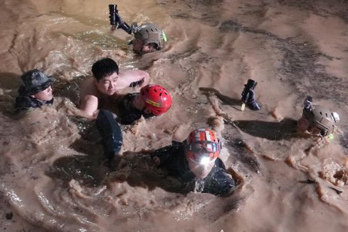 Miền Nam Hàn Quốc 'hoang tàn' sau cơn bão lịch sử
