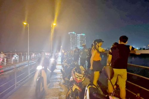 Vớt được nam thanh niên nhảy xuống cầu Long Biên cứu bạn gái