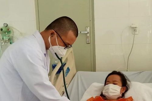 Tự dùng thuốc tại nhà, nữ bệnh nhân sốc sốt xuất huyết nguy kịch