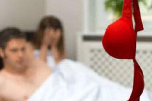 Bị bạn trai lừa dối,cô gái hẹn gặp người yêu của 'kẻ thứ 3' rồi cùng anh này làm điều không ai ngờ tới