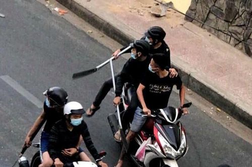 Thiếu niên ở TP.HCM bị chém lìa ngón tay
