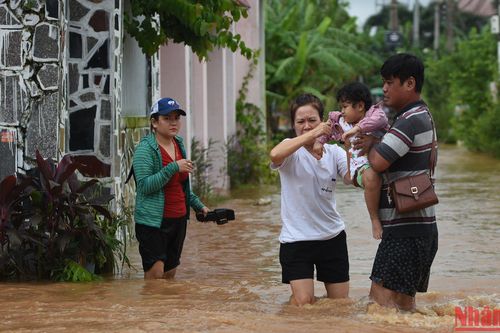 Hơn 3.600 học sinh ở Đồng Nai nghỉ học do nước lũ dâng cao