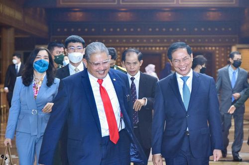 Bộ trưởng Ngoại giao Bùi Thanh Sơn thăm Brunei: Chuyến thăm đạt nhiều kết quả quan trọng