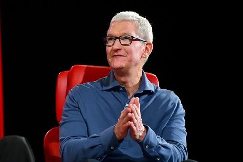 Tim Cook: 'Hãy mua cho mẹ của bạn một chiếc iPhone'