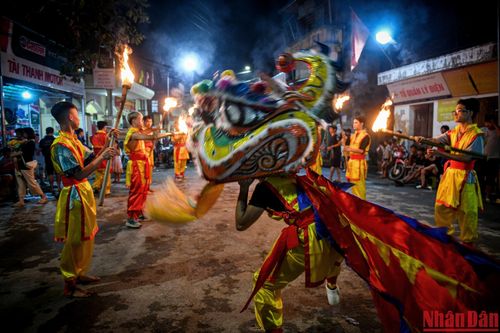 Độc đáo múa lân chơi Trung thu nơi ngoại thành Hà Nội