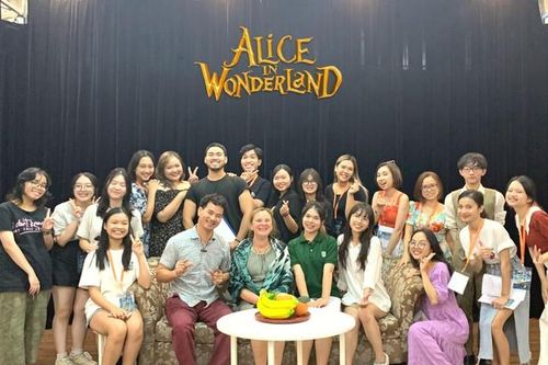Lung linh sắc màu của nhạc kịch 'Alice ở xứ sở diệu kỳ'