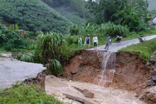 Miền Bắc tiếp tục mưa lũ, sơ tán hàng trăm hộ dân khỏi khu vực nguy hiểm