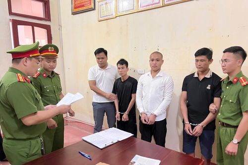 Đánh người dã man vì tiếng huýt sáo