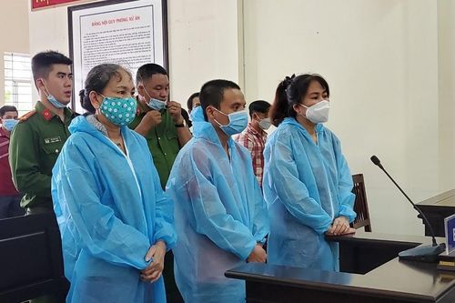 Buôn lậu, vợ một cán bộ biên phòng tỉnh An Giang lĩnh án