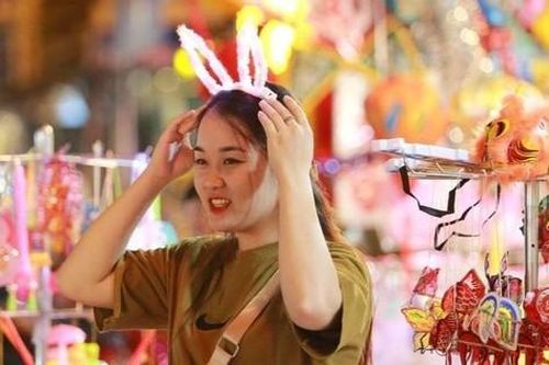 Hà Nội mưa mù cục bộ, đón Trung thu khuất trăng