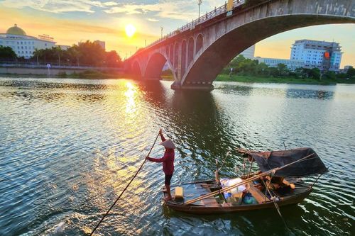 Xuyên cao tốc Vân Đồn - Móng Cái đẹp mê li, khám phá thành phố 'ven biên, ven biển'