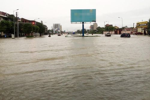Mưa xối xả, nhiều nơi ở Nghệ An bị ngập lụt