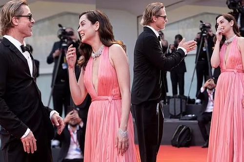 Brad Pitt cười đùa với Bondgirl kém 25 tuổi trên thảm đỏ Venice