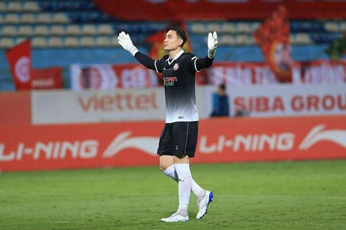 Thủ môn Đặng Văn Lâm đang khiến cả V.League ngả mũ