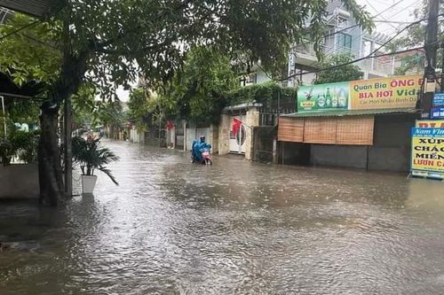 Mưa lớn, thủy điện xả lũ, nhiều nơi ở Nghệ An bị ngập sâu