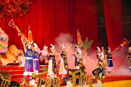 Hơn 100 nghệ sĩ cùng phá cỗ Trung thu với các em thiếu nhi
