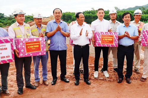 Đường cao tốc Cam Lộ - La Sơn thông xe kỹ thuật vào tháng 11