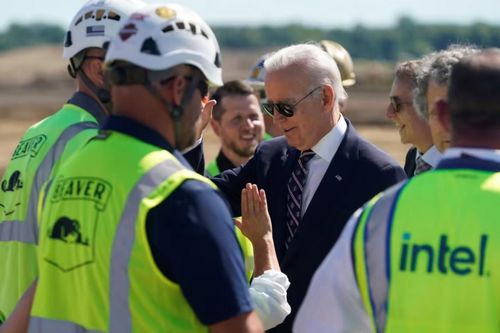 Tổng thống Biden: Cạnh tranh với Trung Quốc, Mỹ cần phát triển vi mạch máy tính