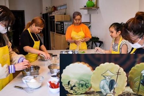 Người trẻ chi tiền học vẽ bánh Trung thu độc đáo, tự tay làm tặng người thân
