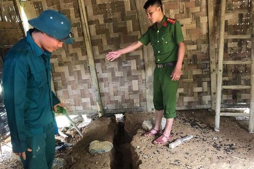 Nhiều tuyến đường ở Kỳ Sơn xuất hiện vết nứt lớn sau mưa