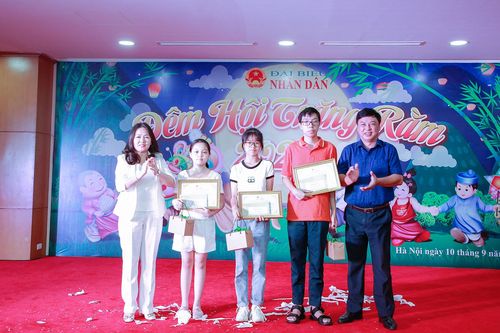 Báo Đại biểu Nhân dân tổ chức 'Đêm hội Trăng rằm 2022' cho con em cán bộ, viên chức và người lao động