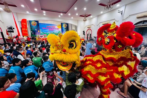 Mang Trung thu đến với 500 em thiếu nhi khó khăn tại Q.Bình Thạnh
