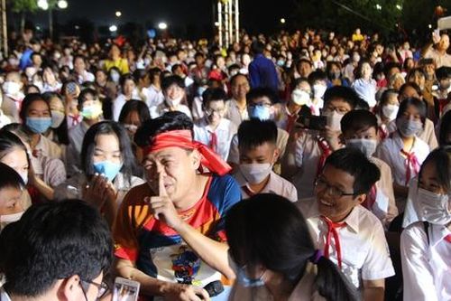 Hà Nội tổ chức lại tiệc Trung thu quy mô 'khủng' cho hàng nghìn trẻ sau 2 năm hoãn vì COVID-19