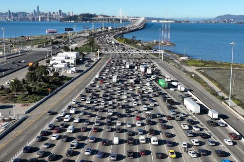 Xe xăng bị cấm bắt đầu từ California