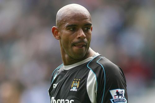 Cựu sao Man City bị trừng phạt nặng nề vì 'phát ngôn ngu ngốc' về Nữ hoàng Anh