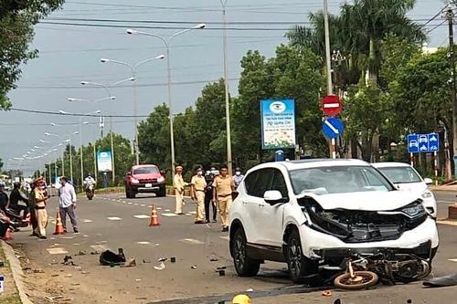 Va chạm giao thông, 3 em nhỏ trên xe máy thương vong