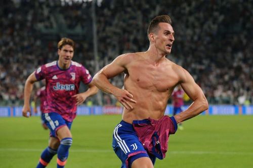 Juventus nhận 3 thẻ đỏ trong 3 phút