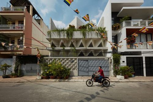 Báo Mỹ 'ngẩn ngơ' trước ngôi nhà ngôn ngữ tam giác ở Sài Gòn