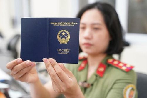 Bộ Công an in 'nơi sinh' vào mục bị chú Hộ chiếu phổ thông