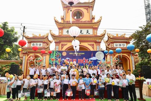 Các chùa tổ chức chương trình 'Vui hội trăng rằm' cho các em thiếu nhi