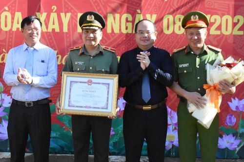 Khen thưởng ban chuyên án phá vụ cướp ngân hàng ở Đồng Nai