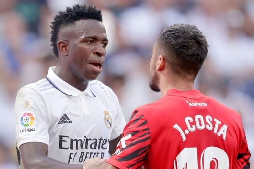 Vinicius bị đồng đội nhắc nhở vì thái độ kém