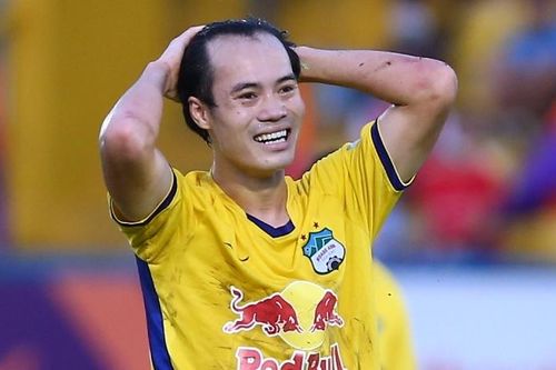 Kiatisuk: Văn Toàn căng thẳng vì chuyển nhượng