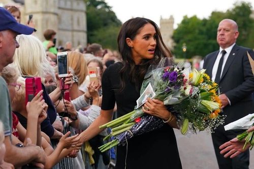 Tình huống khó xử của Meghan Markle trong tang lễ của cố Nữ hoàng Anh