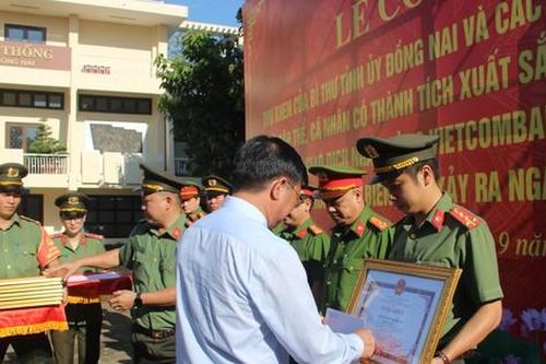 Khen thưởng lực lượng công an phá nhanh vụ cướp ngân hàng ở Đồng Nai
