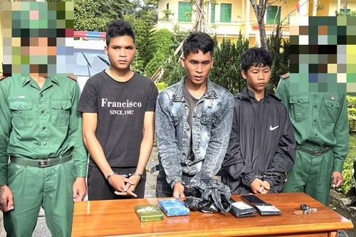 Kon Tum: Bắt 3 đối tượng, thu 2 bánh heroin tại nhà nghỉ Ven Đô
