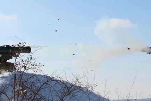Tên lửa chống tăng Stugna-P của Ukraine 'thổi tung' xe tải Ural quân đội Nga