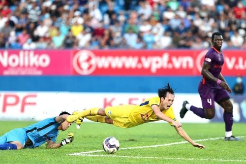 Văn Toàn ngã 2 lần không penalty, HAGL bị Bình Dương níu chân