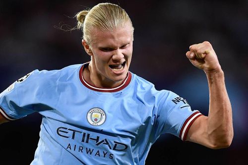 Jaap Stam chỉ cách để khóa chặt Haaland