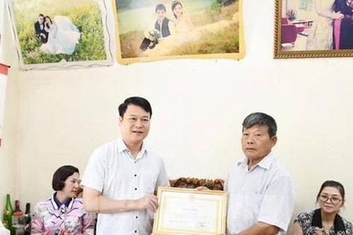 Trao Bằng khen cho cụ ông 62 tuổi cứu người đuối nước ở Cao Bằng