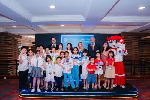 Hơn 500 học sinh Ivy Global School dự lễ khai giảng thực tế ảo