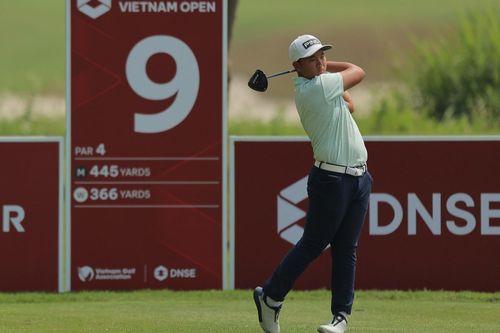 Nguyễn Anh Minh duy trì điểm âm, dẫn đầu vòng 2