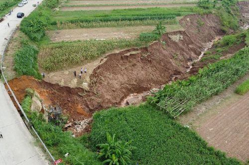 Hình ảnh Sạt lở đất nghiêm trọng ở Phú Thọ do mưa lớn kéo dài